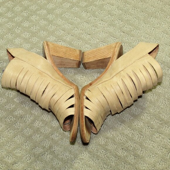 Donald J Pliner Women's 7.5M Light Tan Strappy 3" Stacked Heels - Picture 4 of 7